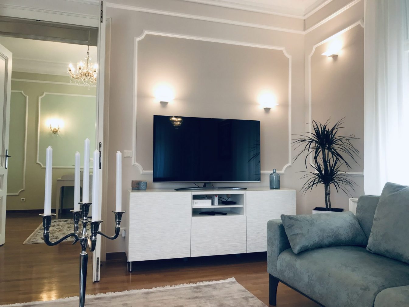 Living room with a TV, a couch and some candles