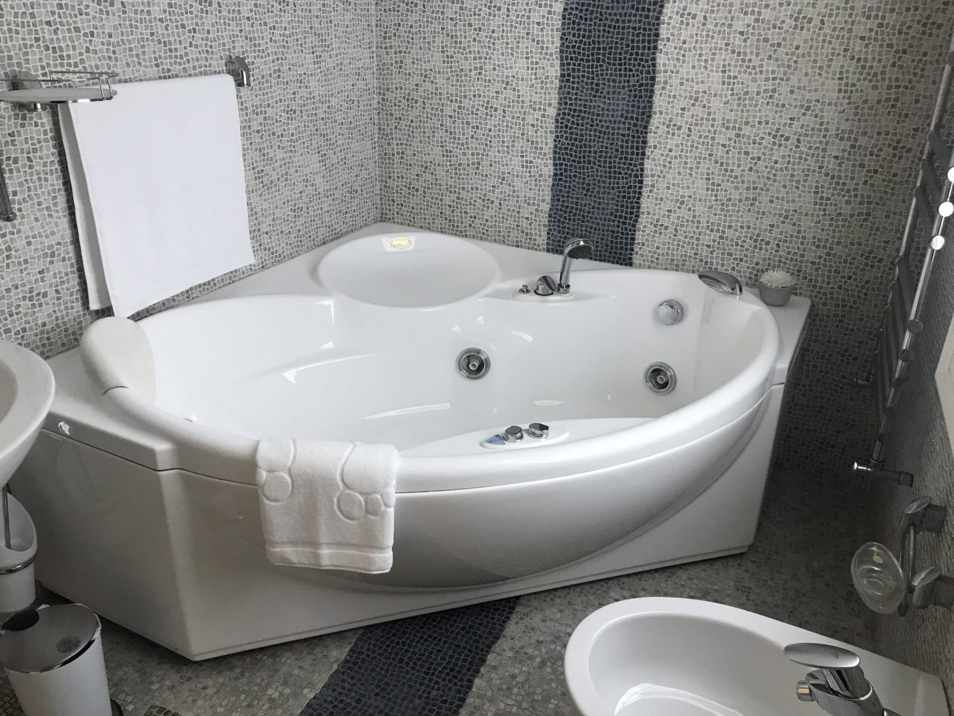 White Jacuzzi bathtub